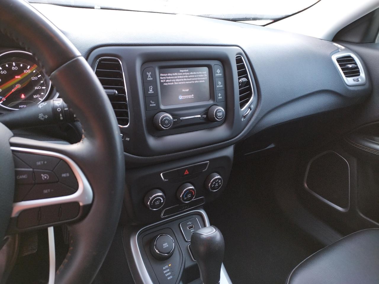 Photo 9 from auction – 2018 JEEP COMPASS LA with VIN 3C4NJDBB9JT256103