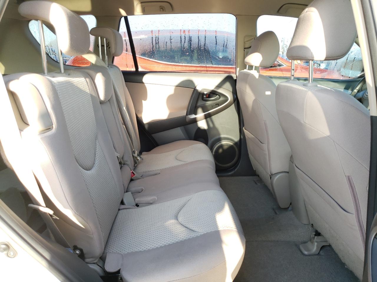 Photo 6 from auction – 2007 TOYOTA RAV4 with VIN JTMZD33V376052542