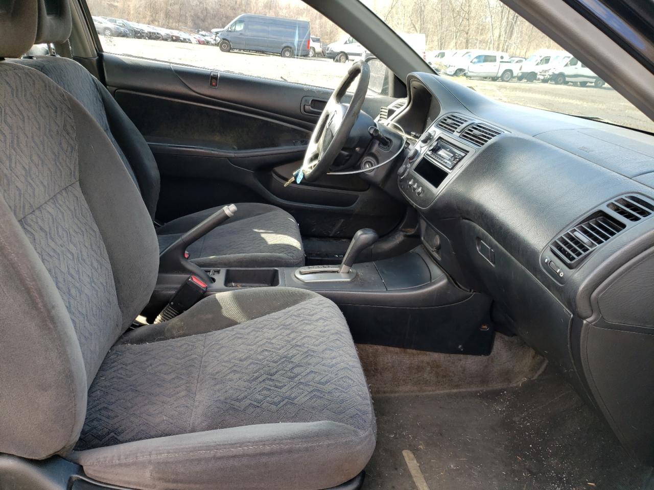 Photo 5 from auction – 2002 HONDA CIVIC LX with VIN 1HGEM22552L031875
