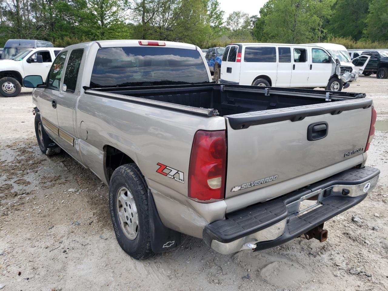 Фото 3 с аукциона – 2003 CHEVROLET SILVERADO с VIN 2GCEK19T631192049