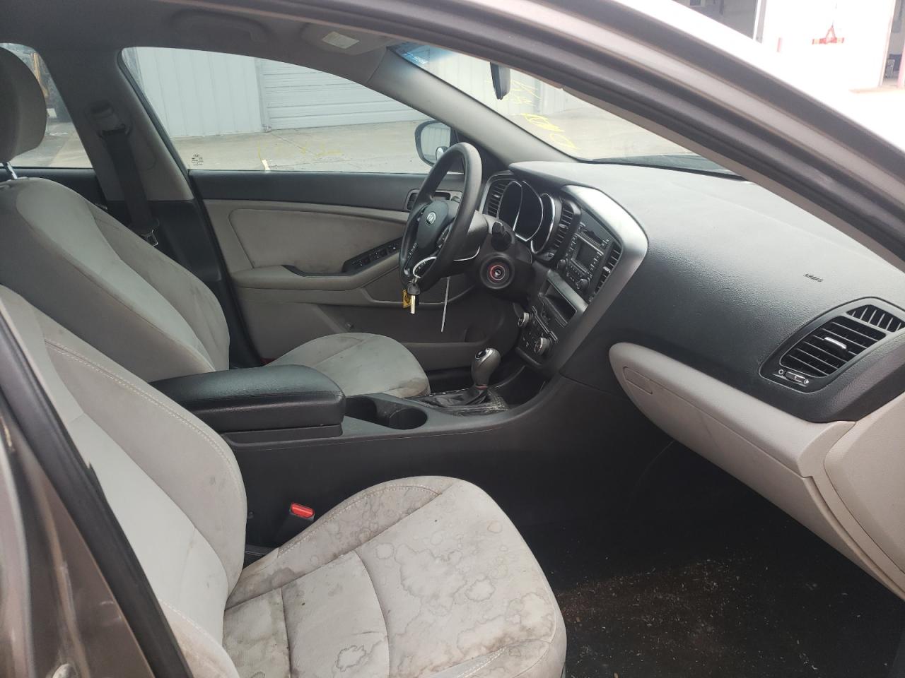 Photo 5 from auction – 2013 KIA OPTIMA LX with VIN 5XXGM4A79DG172036
