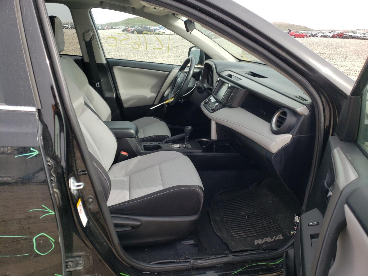 Photo 5 from auction – 2017 TOYOTA RAV4 XLE with VIN 2T3RFREV1HW555531