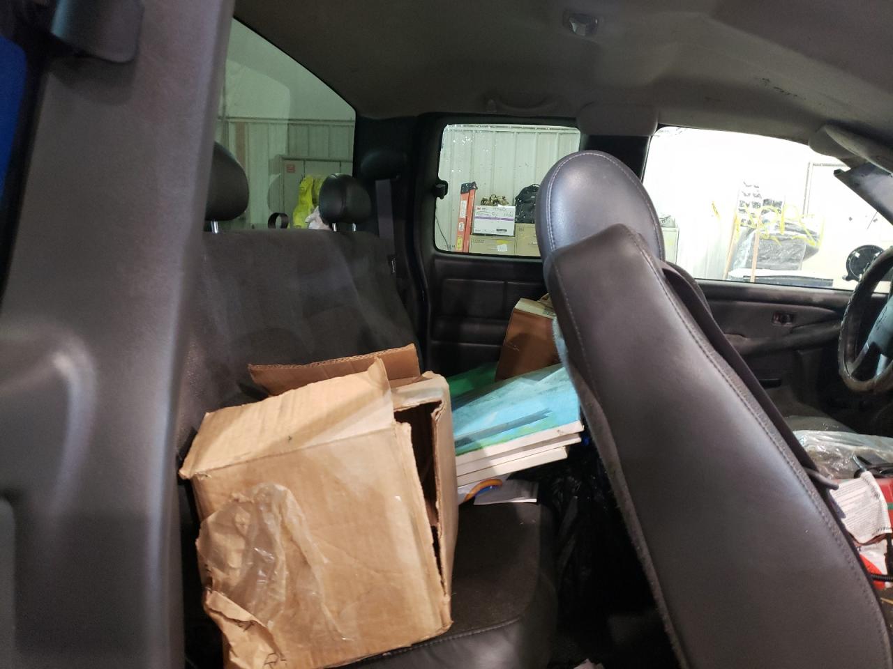 Photo 6 from auction – 2003 CHEVROLET SILVERADO with VIN 1GCHC29U63E211304