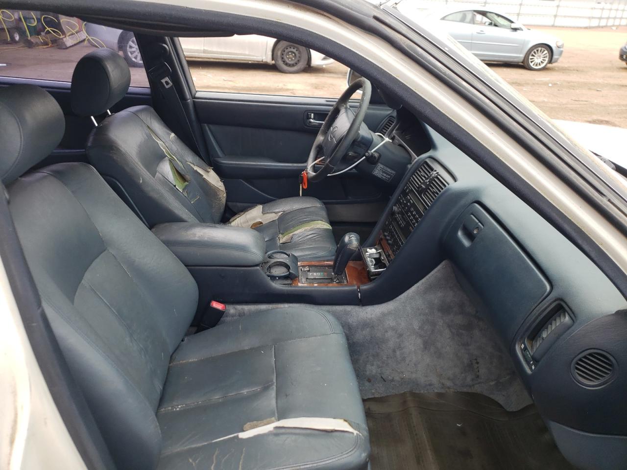 Photo 5 from auction – 1990 LEXUS LS 400 with VIN JT8UF11E6L0040229