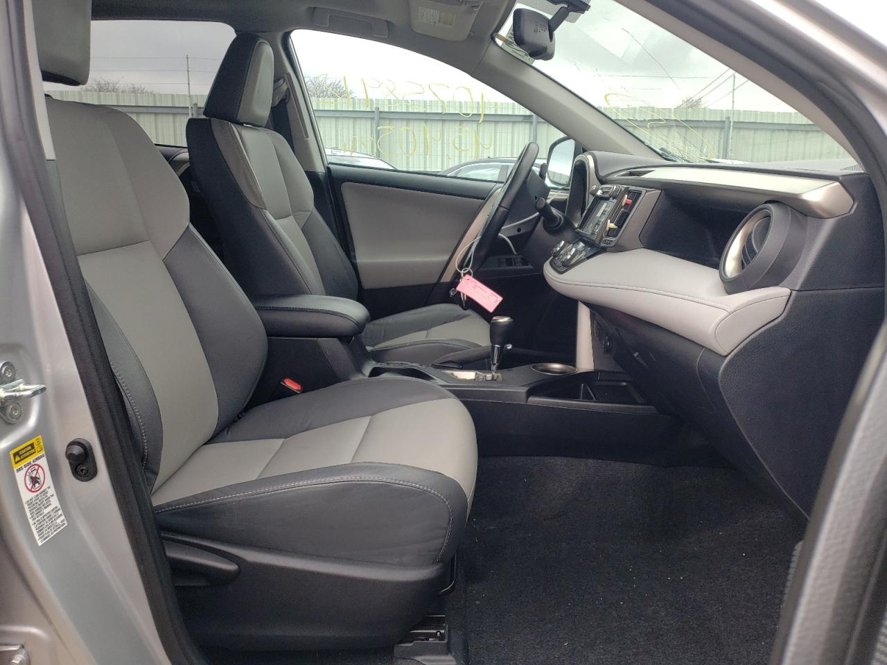 Photo 5 from auction – 2015 TOYOTA RAV4 LIMIT with VIN 2T3DFREV5FW251190