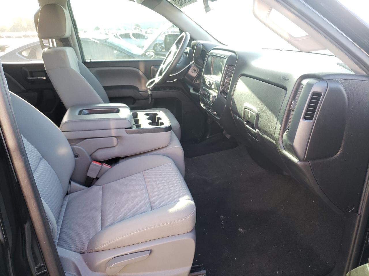 Photo 5 from auction – 2018 CHEVROLET SILVERADO with VIN 1GCRCPEC8JZ370507