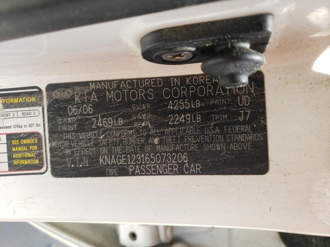 Photo 10 from auction – 2006 KIA OPTIMA LX with VIN KNAGE123165073206