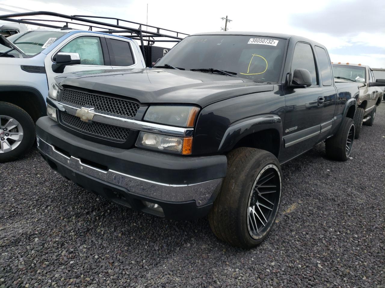 Photo 2 from auction – 2004 CHEVROLET SILVERADO with VIN 1GCHK29U14E339132
