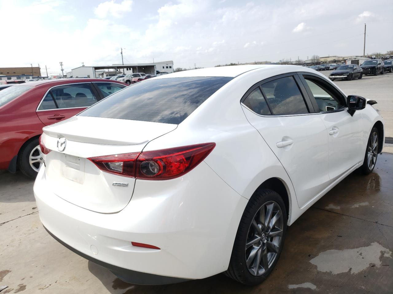 Photo 4 from auction – 2018 MAZDA 3 TOURING with VIN 3MZBN1V32JM229293