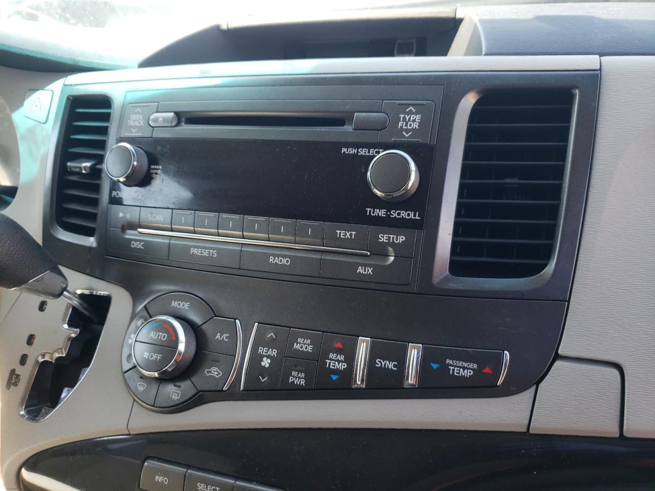 Photo 9 from auction – 2013 TOYOTA SIENNA LE with VIN 5TDKK3DC7DS347191