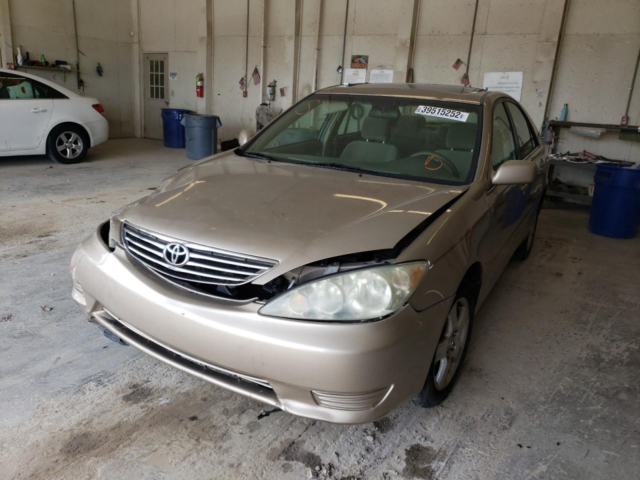 Photo 2 from auction – 2005 TOYOTA CAMRY LE with VIN 4T1BE32K65U540264