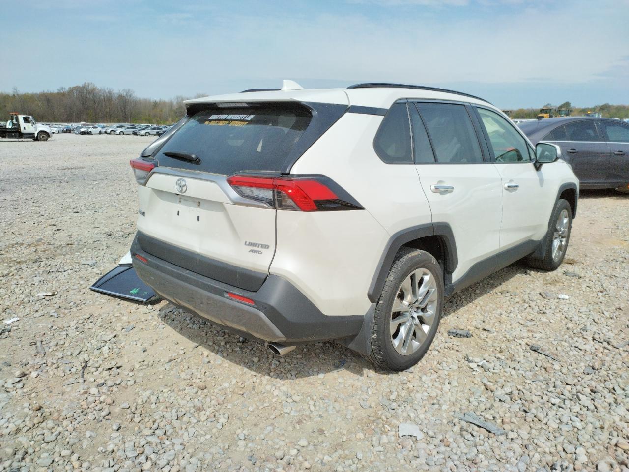 Photo 4 from auction – 2019 TOYOTA RAV4 LIMIT with VIN JTMN1RFV3KD518464
