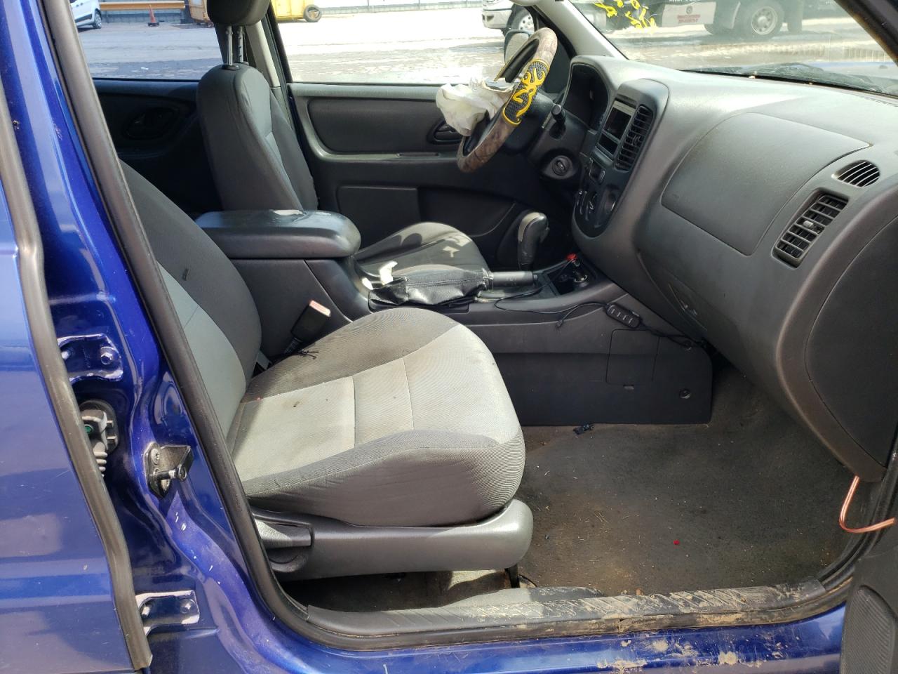Photo 5 from auction – 2005 FORD ESCAPE XLS with VIN 1FMYU02Z15KD50912