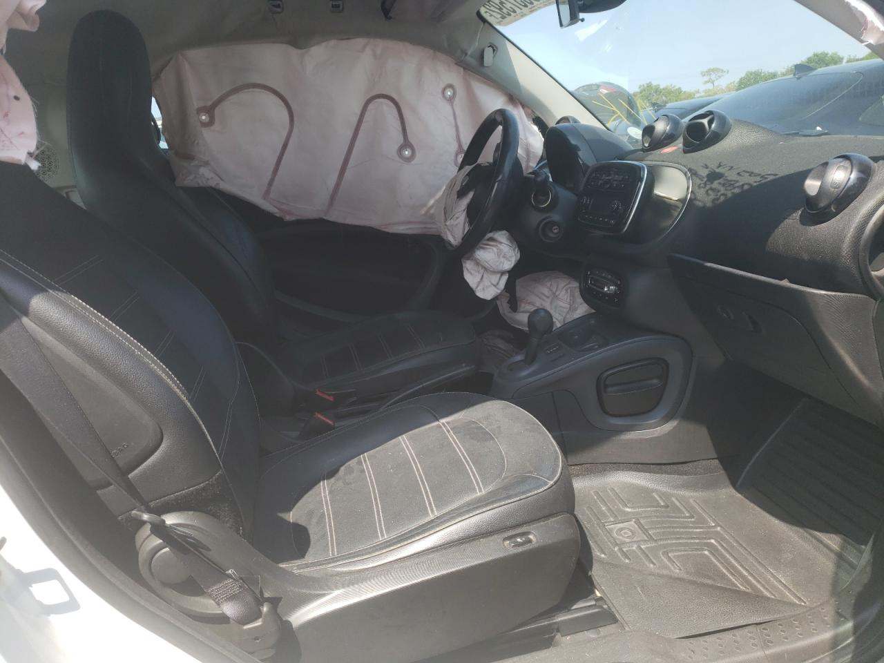 Photo 5 from auction – 2016 SMART FORTWO with VIN WMEFJ5DAXGK071956