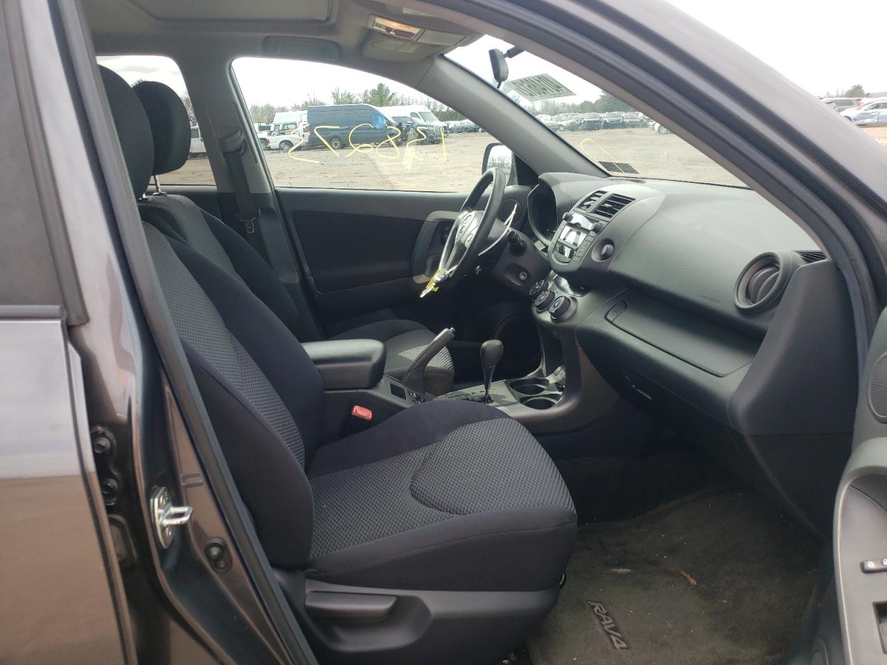 Photo 5 from auction – 2010 TOYOTA RAV4 SPORT with VIN 2T3RF4DV3AW043585