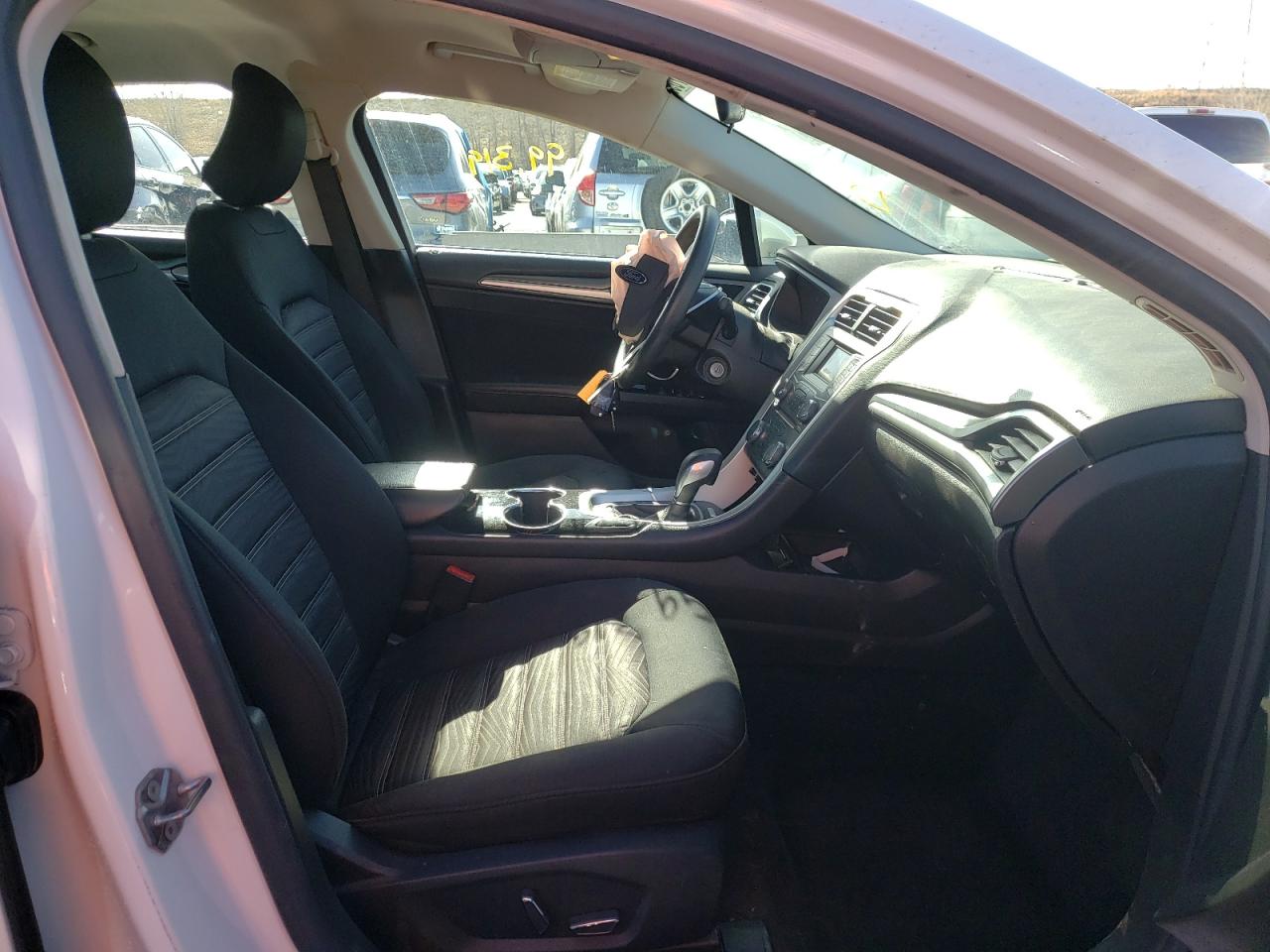 Photo 5 from auction – 2016 FORD FUSION SE with VIN 3FA6P0H75GR132422