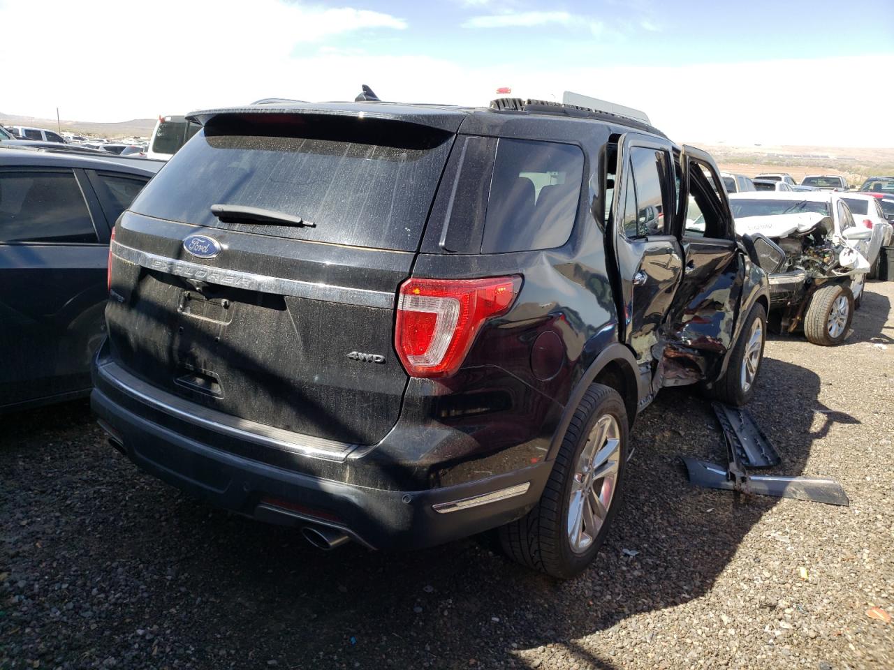 Photo 4 from auction – 2018 FORD EXPLORER L with VIN 1FM5K8F81JGB06196