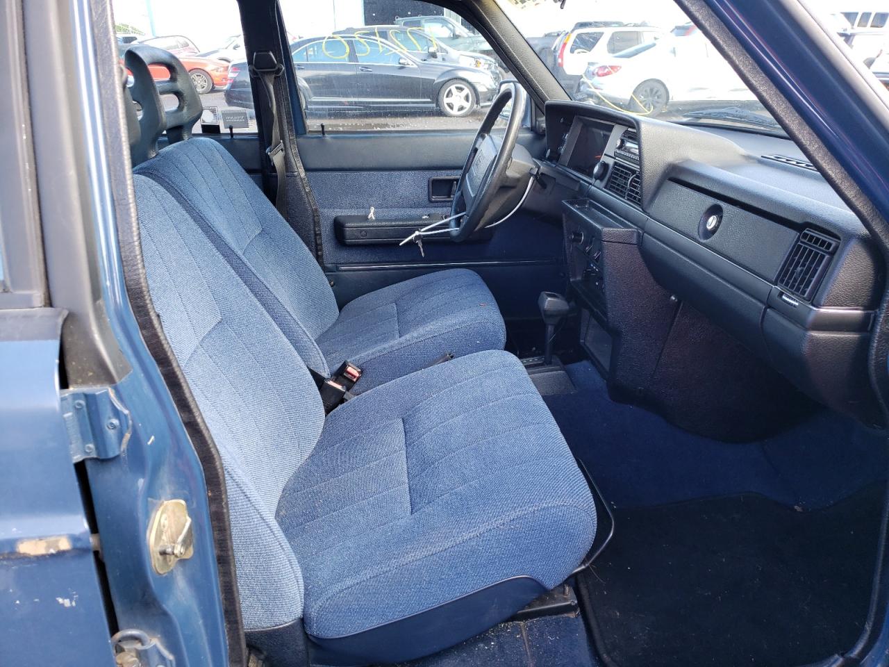 Photo 5 from auction – 1992 VOLVO 240 BASE with VIN YV1AS8811N1473475