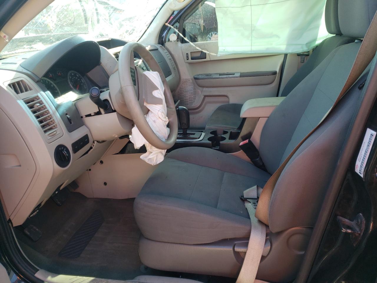 Photo 5 from auction – 2011 FORD ESCAPE XLS with VIN 1FMCU0C74BKC21517
