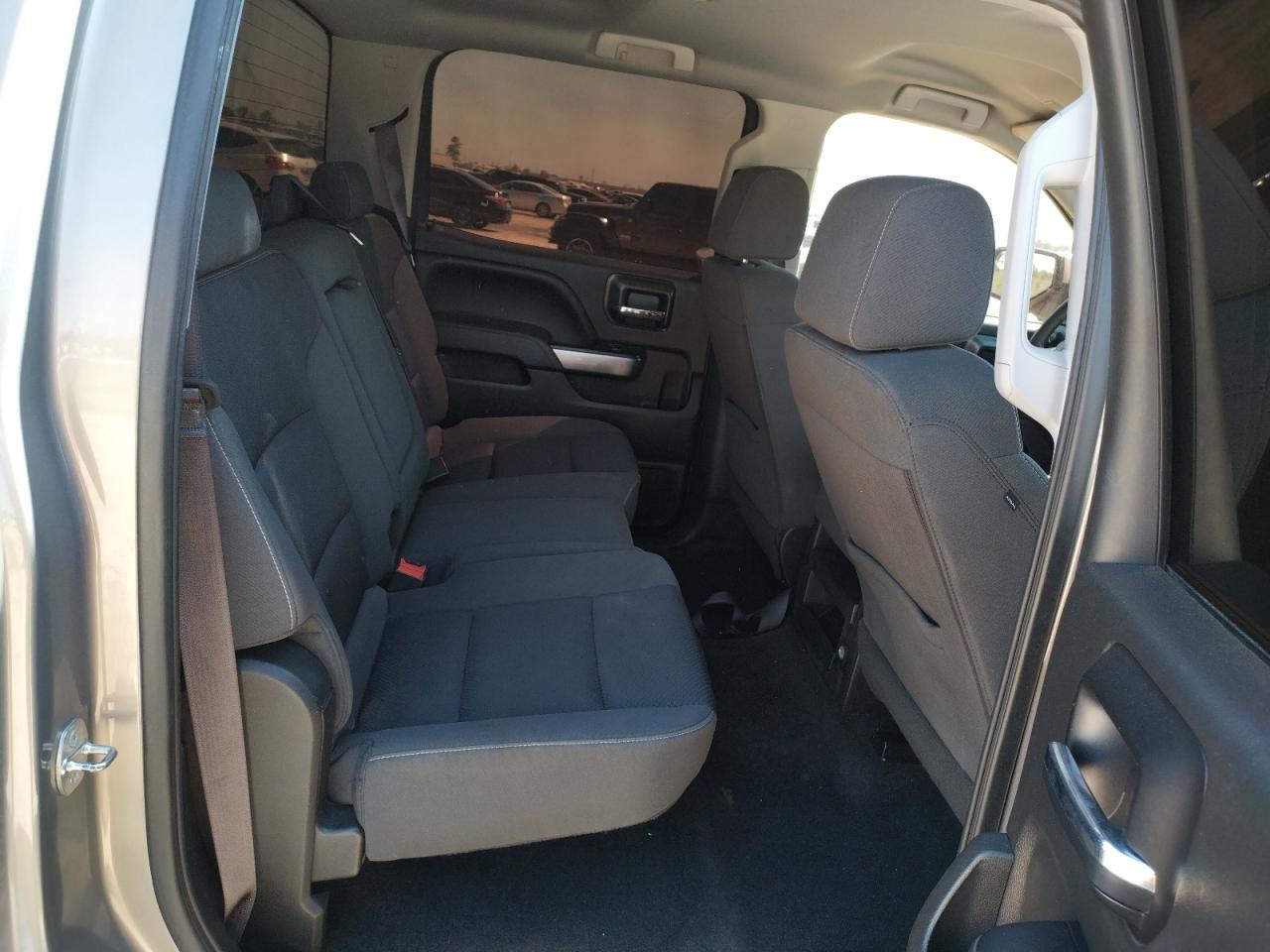 Photo 6 from auction – 2017 CHEVROLET SILVERADO with VIN 3GCUKREC0HG221527
