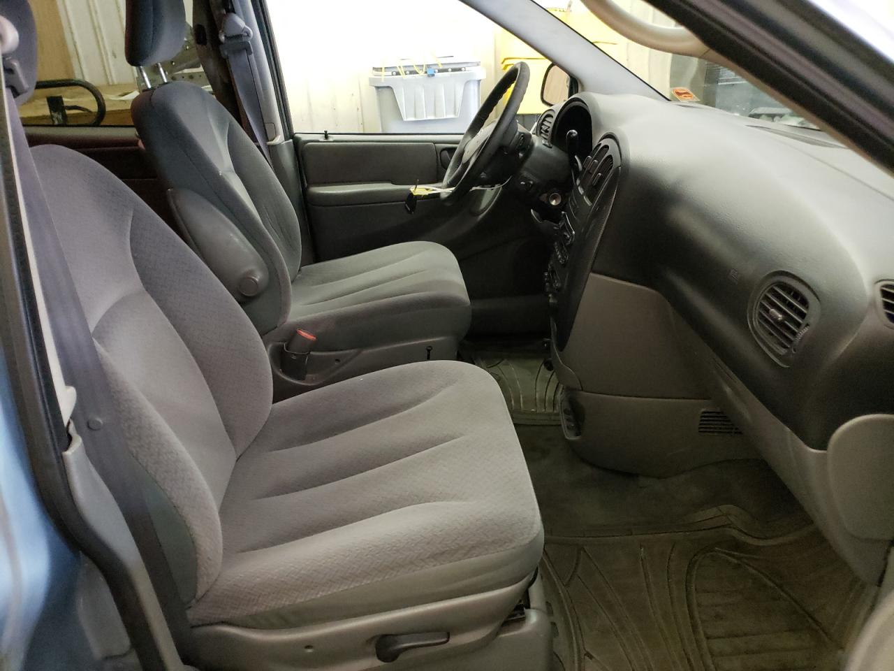 Photo 5 from auction – 2005 DODGE GRAND CARA with VIN 2D4GP44L55R476444