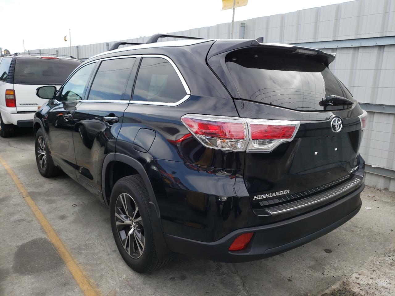 Photo 3 from auction – 2016 TOYOTA HIGHLANDER with VIN 5TDJKRFH2GS286523