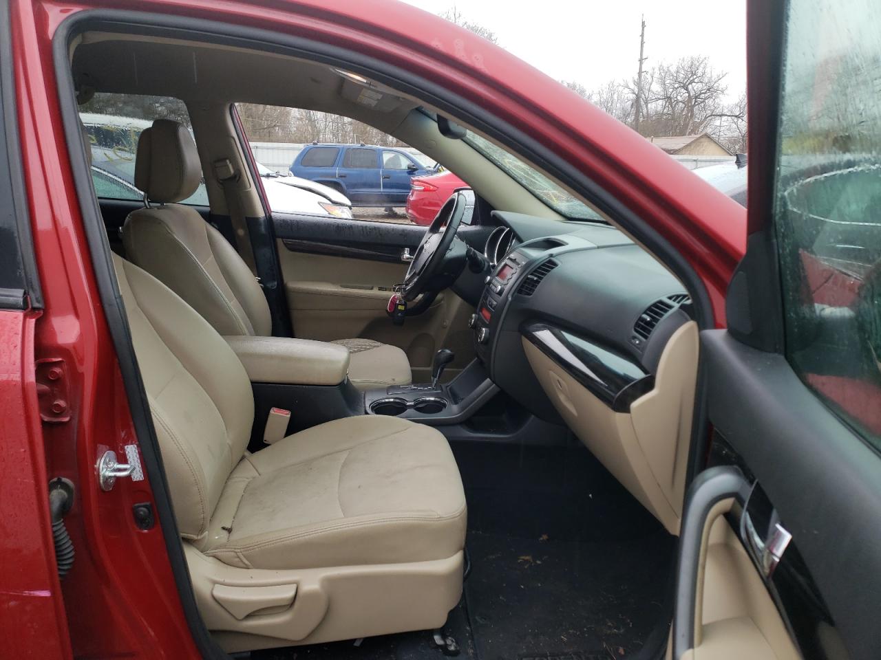 Photo 5 from auction – 2011 KIA SORENTO EX with VIN 5XYKU3A16BG011216