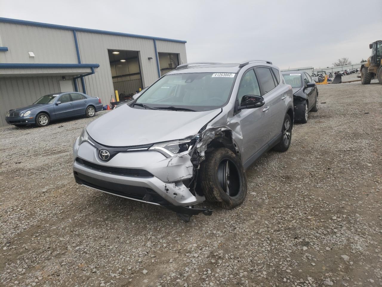 Photo 2 from auction – 2017 TOYOTA RAV4 XLE with VIN 2T3WFREVXHW368145