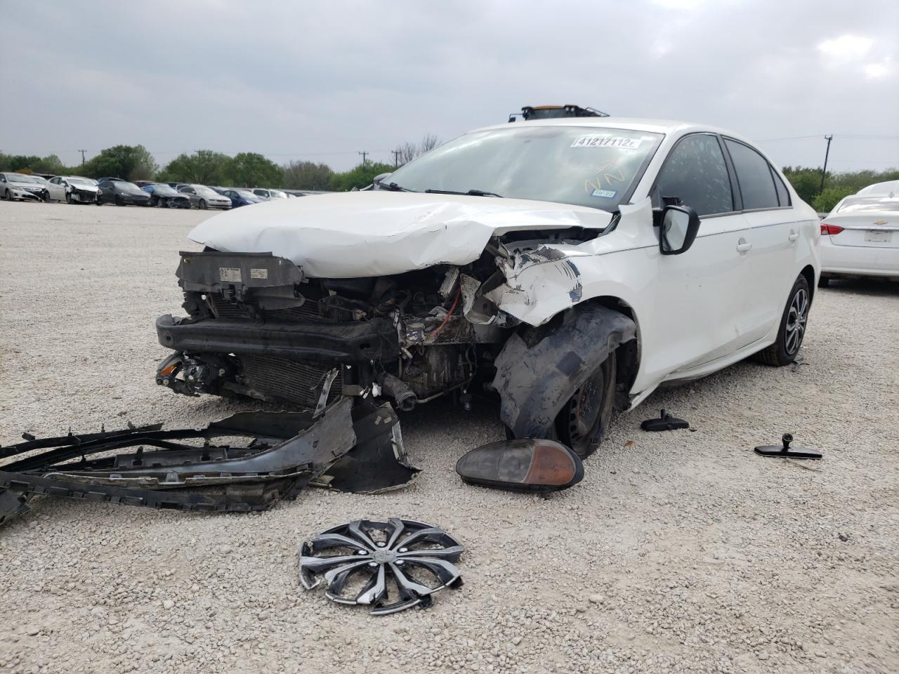 Photo 2 from auction – 2015 VOLKSWAGEN JETTA BASE with VIN 3VW2K7AJ0FM331019