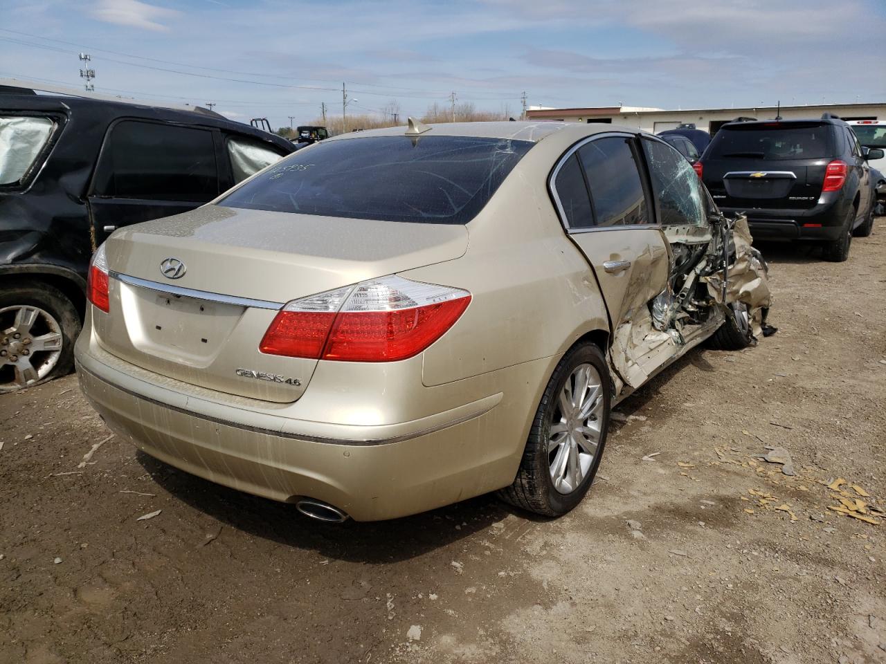 Photo 4 from auction – 2011 HYUNDAI GENESIS 4. with VIN KMHGC4DF5BU125935