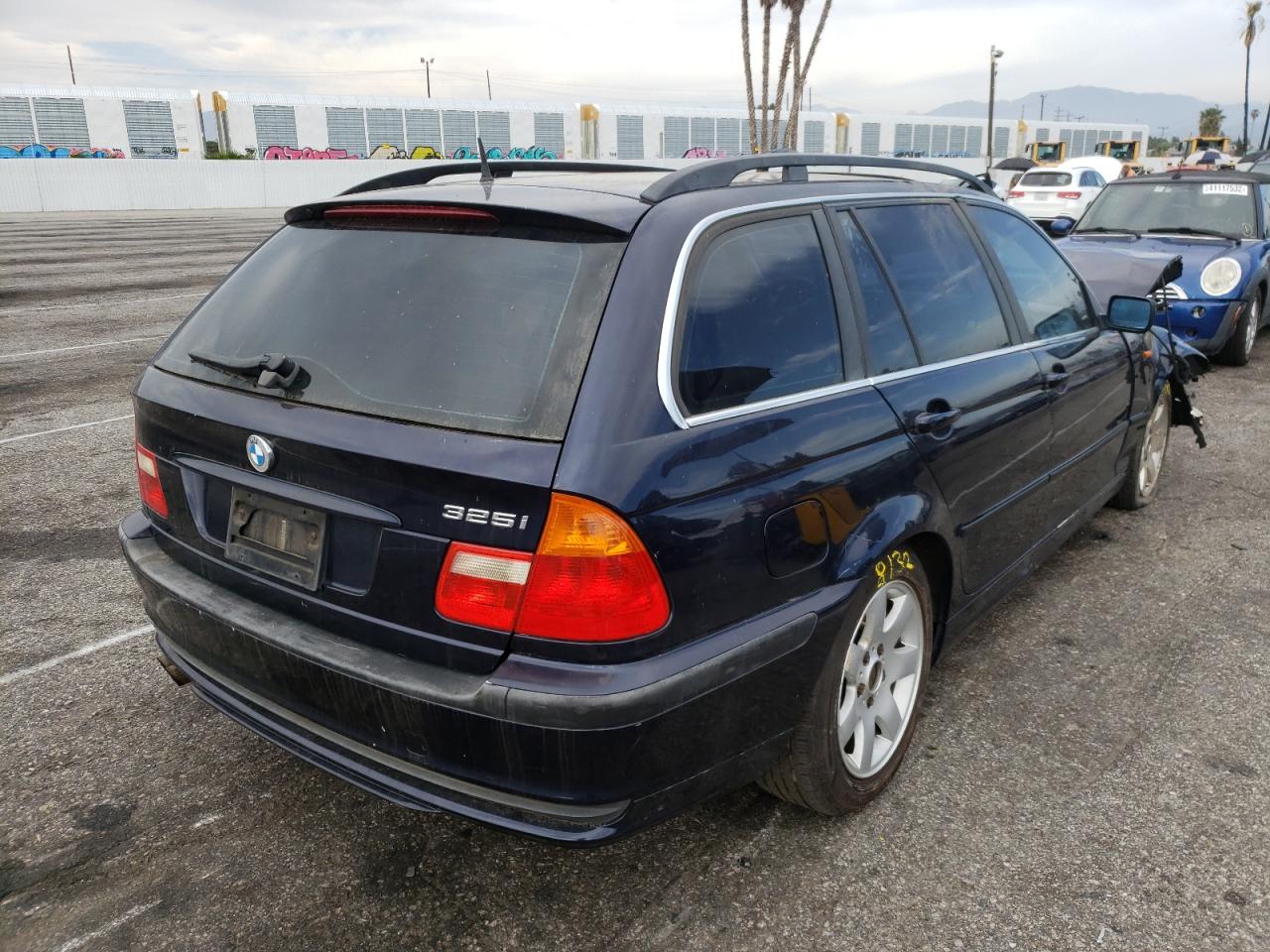 Photo 4 from auction – 2002 BMW 325 IT with VIN WBAEN33442PC11249