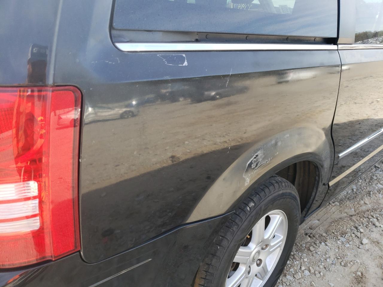 Photo 10 from auction – 2010 CHRYSLER TOWN & COU with VIN 2A4RR5D1XAR249551