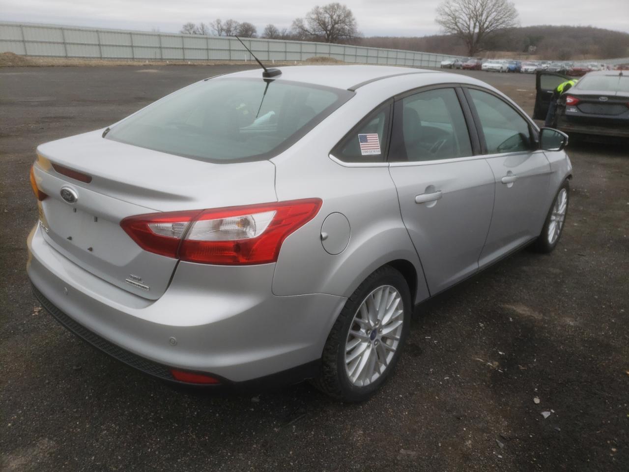 Photo 4 from auction – 2012 FORD FOCUS SEL with VIN 1FAHP3H25CL474024