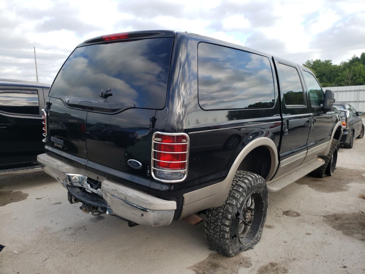 Photo 4 from auction – 2000 FORD EXCURSION with VIN 1FMSU43F1YEB53985