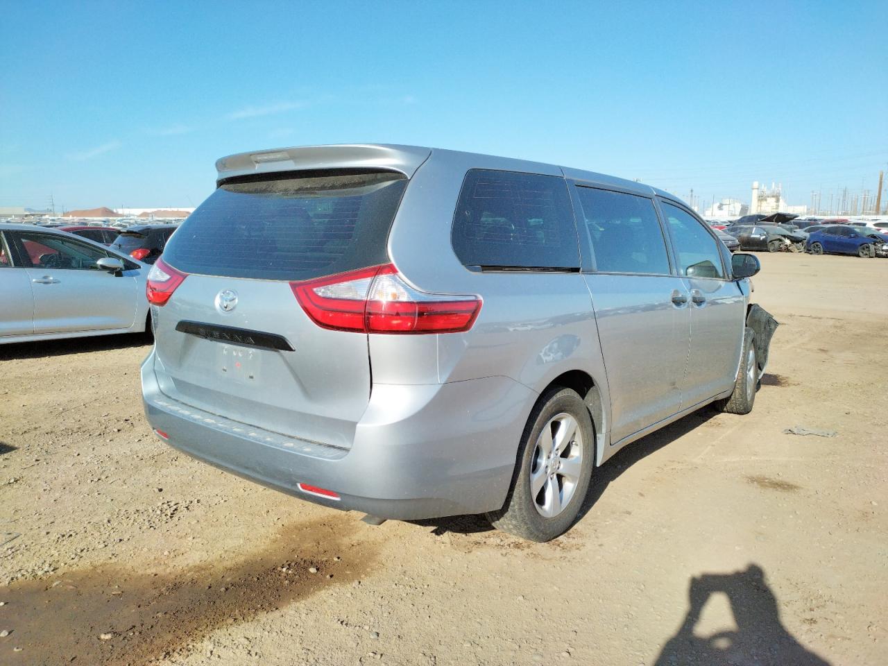 Photo 4 from auction – 2016 TOYOTA SIENNA with VIN 5TDZK3DC1GS736346