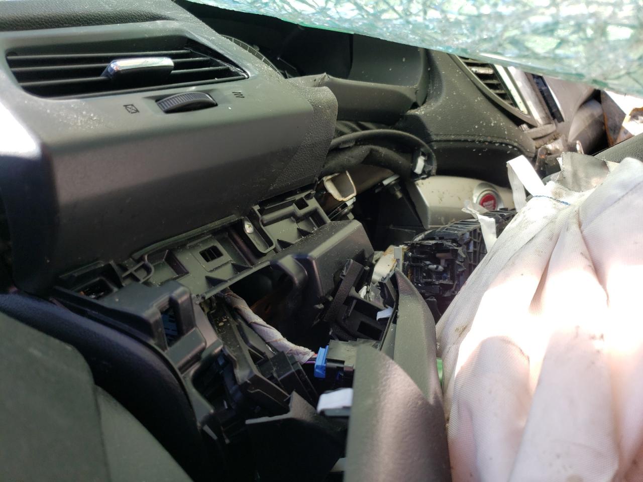 Photo 8 from auction – 2016 HONDA CR-V SE with VIN 2HKRM4H41GH109980