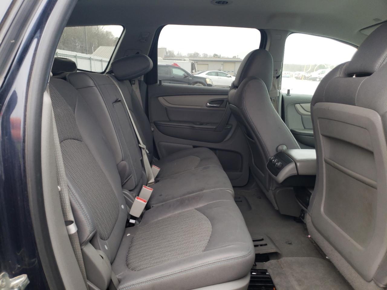 Photo 6 from auction – 2017 CHEVROLET TRAVERSE L with VIN 1GNKRFED7HJ111056