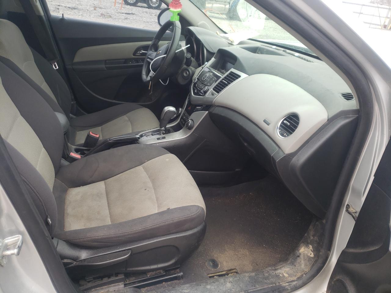 Photo 5 from auction – 2012 CHEVROLET CRUZE LS with VIN 1G1PC5SH8C7295536