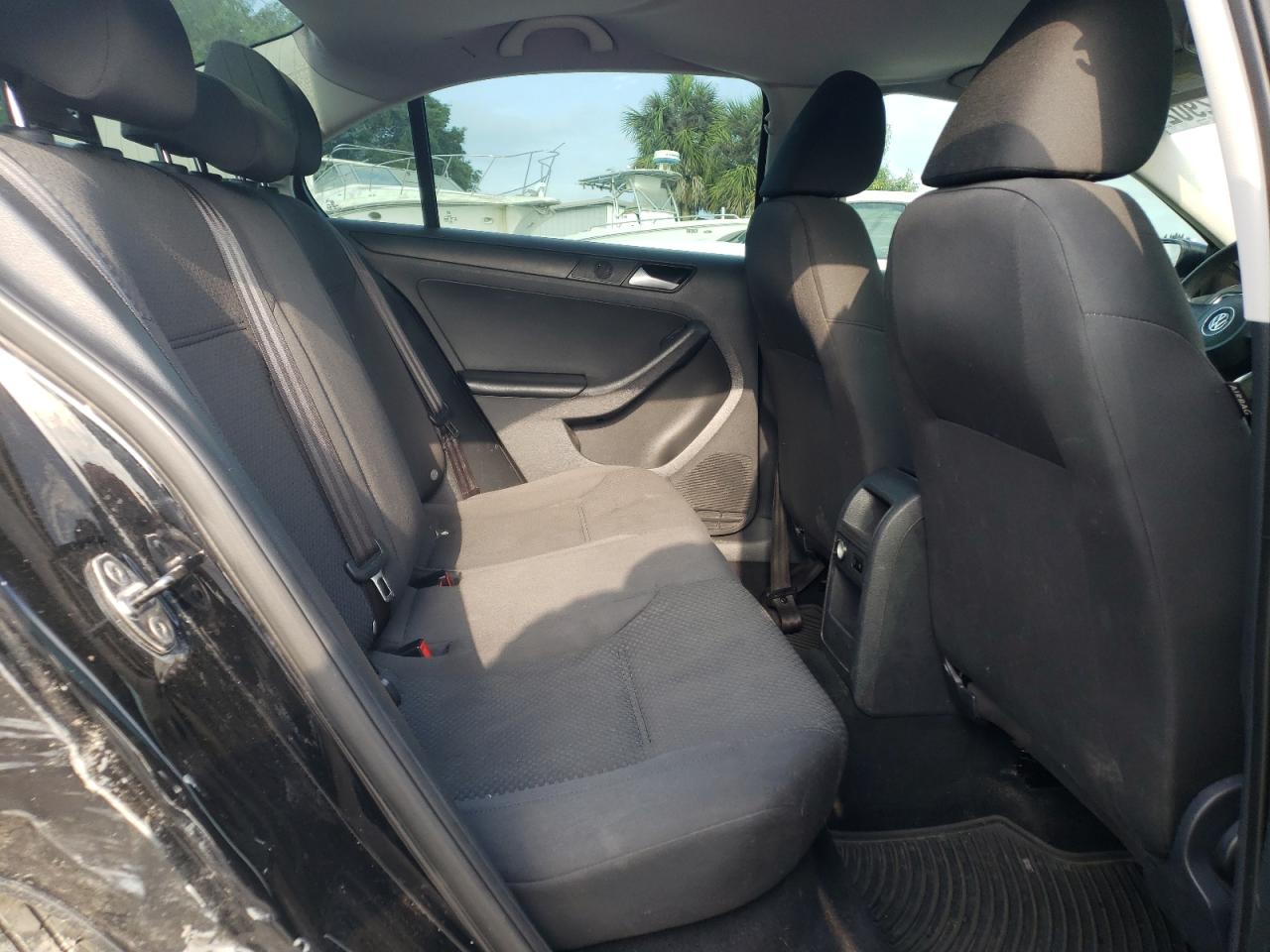 Photo 6 from auction – 2014 VOLKSWAGEN JETTA with VIN 3VW2K7AJXEM209539