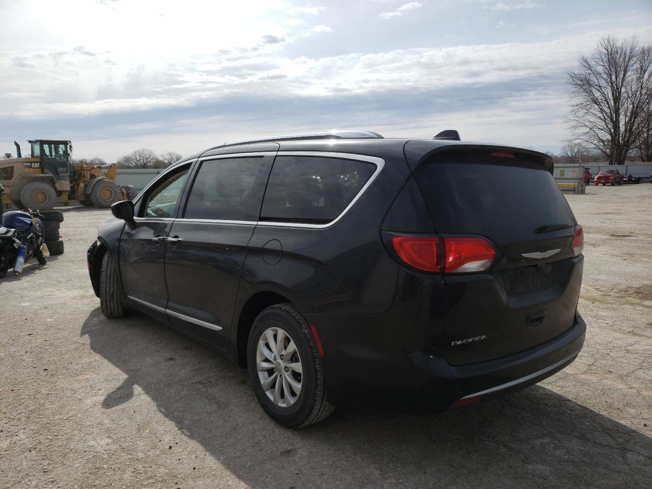 Photo 3 from auction – 2018 CHRYSLER PACIFICA T with VIN 2C4RC1BG5JR112119