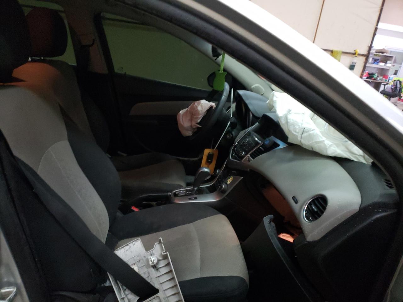 Photo 5 from auction – 2011 CHEVROLET CRUZE LS with VIN 1G1PC5SH0B7306558