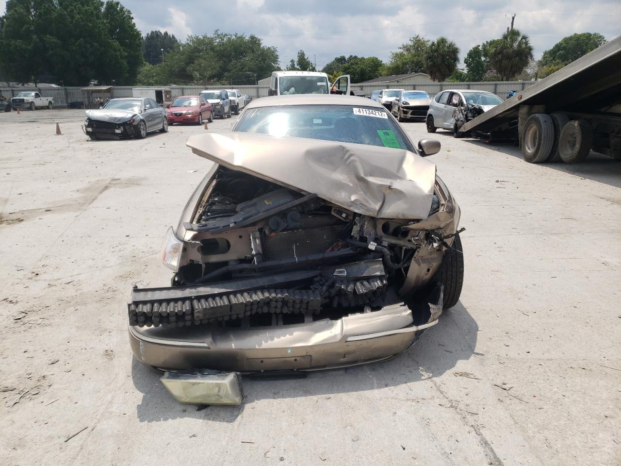 Photo 7 from auction – 2005 MERCURY GRAND MARQ with VIN 2MEFM74W95X646568