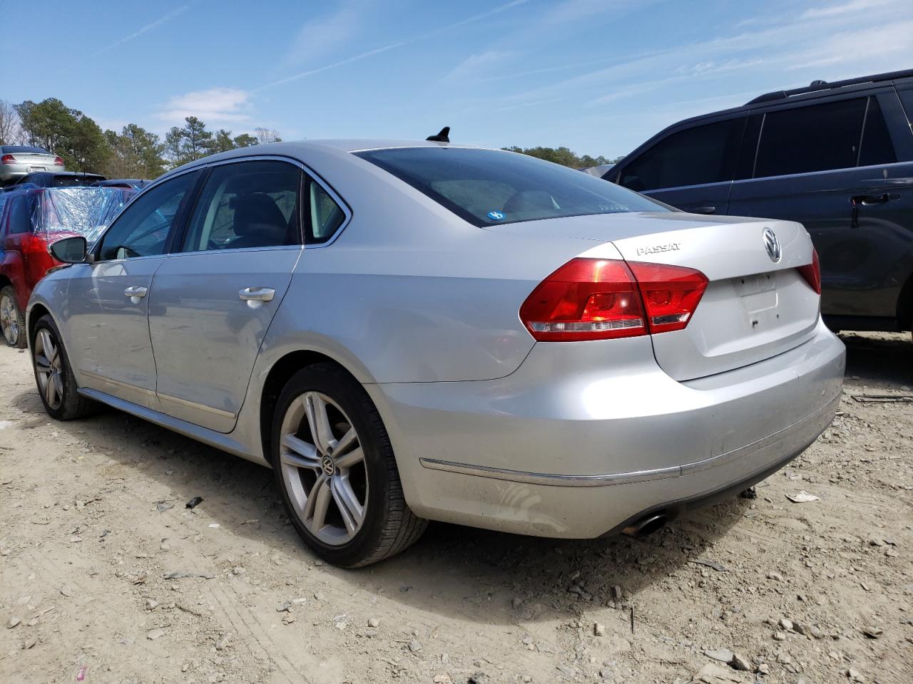 Photo 3 from auction – 2012 VOLKSWAGEN PASSAT SEL with VIN 1VWCM7A37CC027313