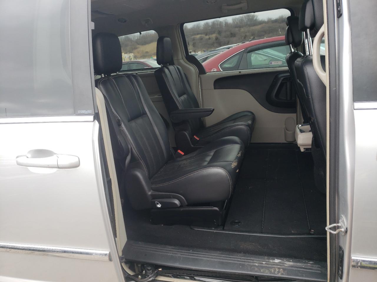 Photo 6 from auction – 2011 CHRYSLER TOWN & COU with VIN 2A4RR8DG7BR677679