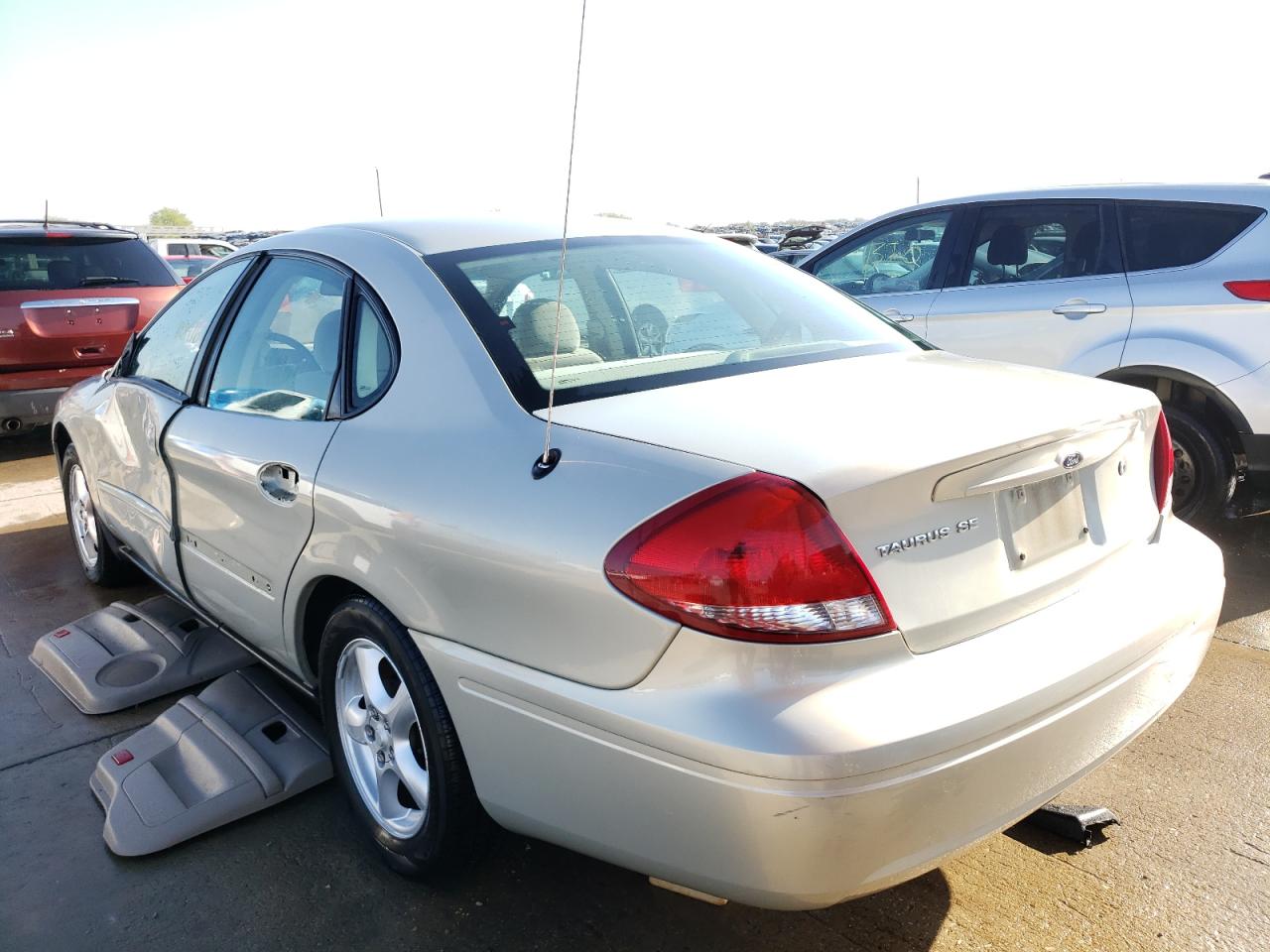 Photo 3 from auction – 2004 FORD TAURUS SE with VIN 1FAFP53U34G139172