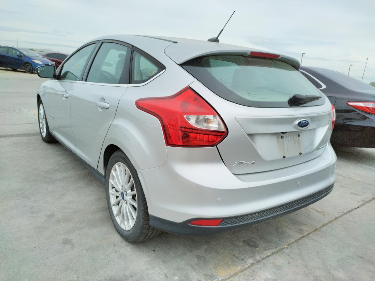 Zdjęcie 3 z aukcji – 2013 FORD FOCUS BEV z VIN 1FADP3R4XDL288091