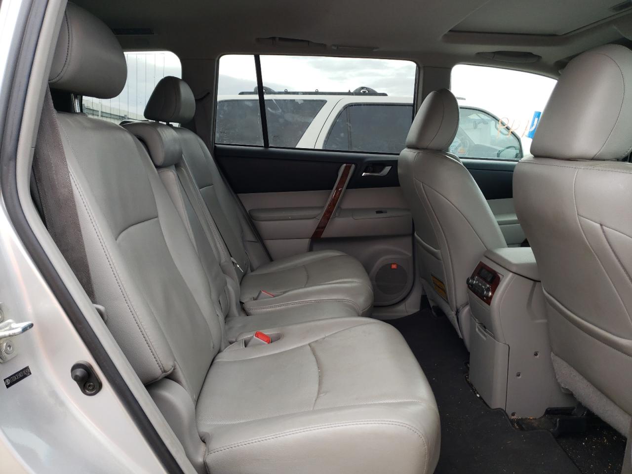 Photo 6 from auction – 2013 TOYOTA HIGHLANDER with VIN 5TDDK3EHXDS182496