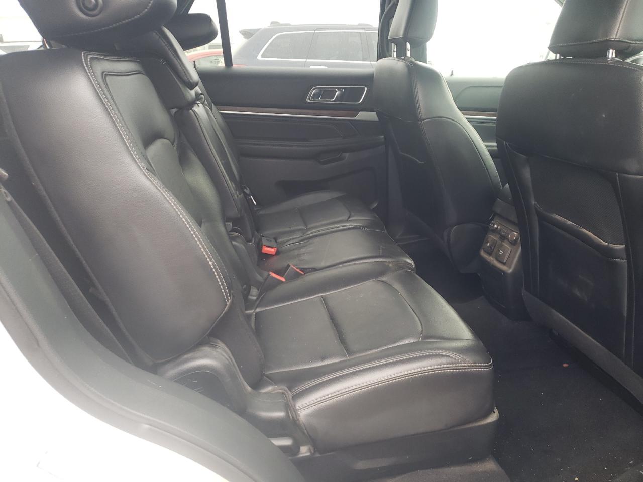 Photo 6 from auction – 2019 FORD EXPLORER L with VIN 1FM5K8F86KGB17552