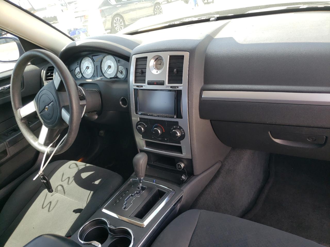 Zdjęcie 9 z aukcji – 2010 CHRYSLER 300 TOURIN z VIN 2C3CA4CD7AH329697