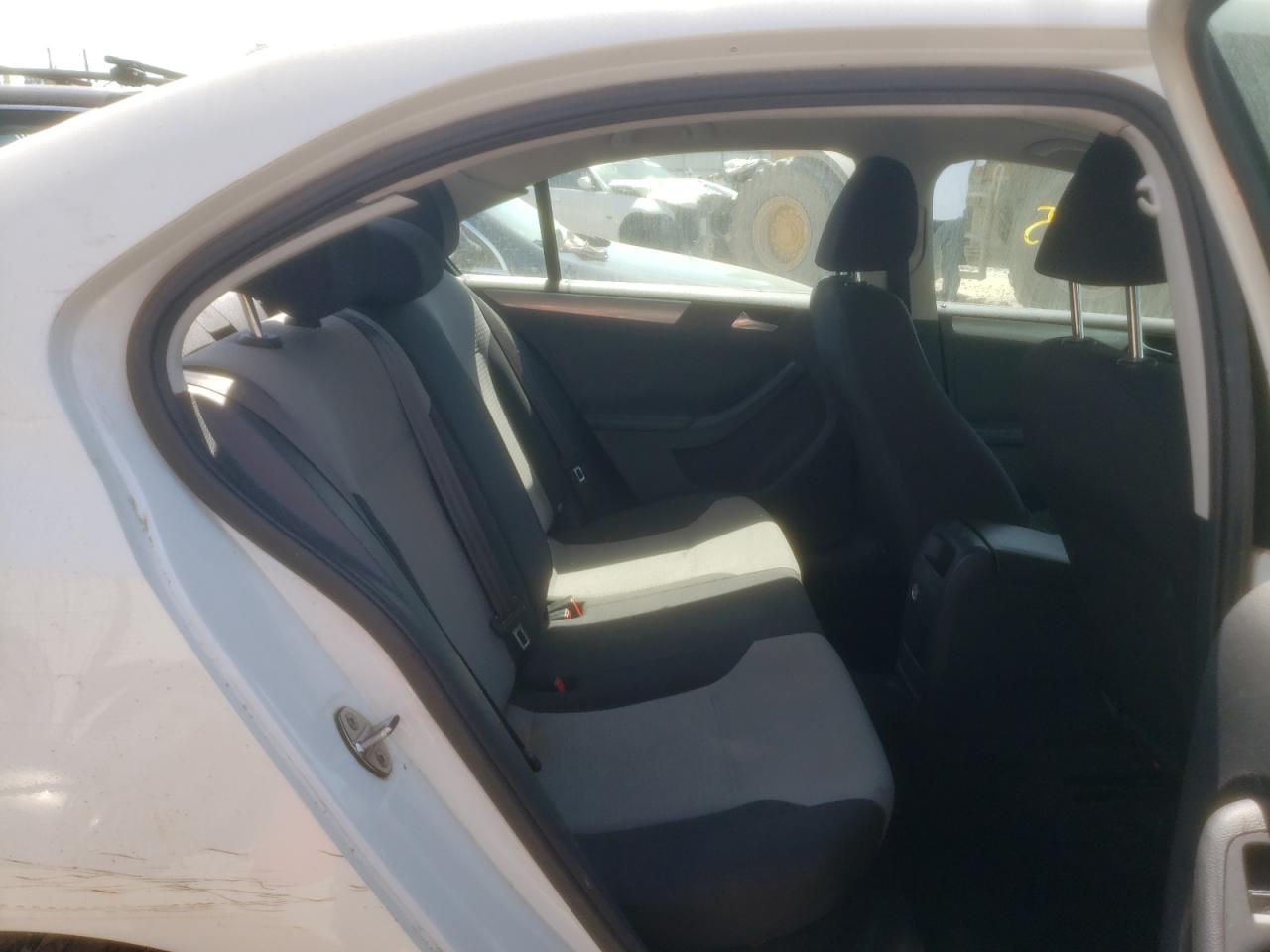 Photo 6 from auction – 2017 VOLKSWAGEN JETTA S with VIN 3VW2B7AJ7HM225623